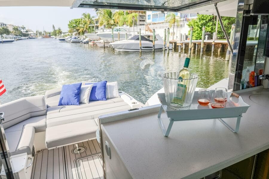 2014 Cruisers Yachts 45 Cantius