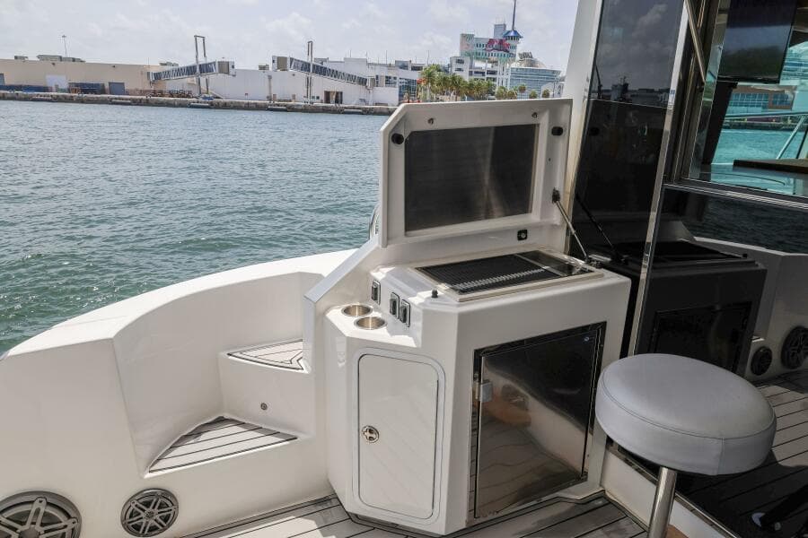 2014 Cruisers Yachts 45 Cantius