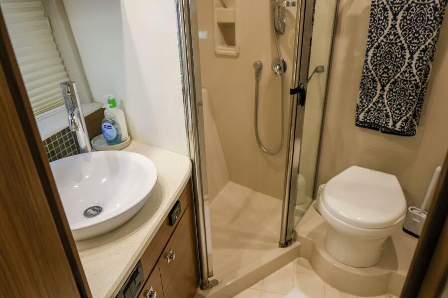 2014 Cruisers Yachts 45 Cantius