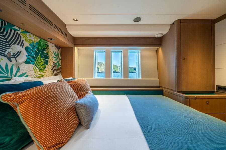 2013 Oyster Yachts Oyster 885