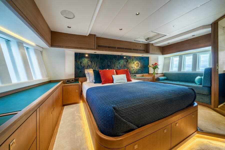 2013 Oyster Yachts Oyster 885