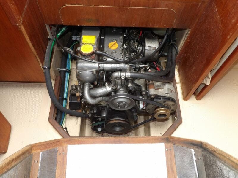 1990 Island Packet 32