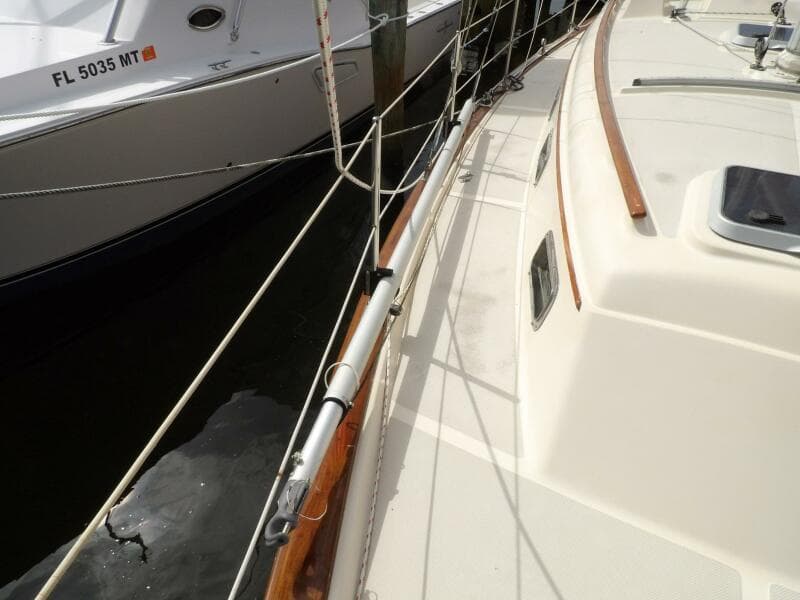 1990 Island Packet 32