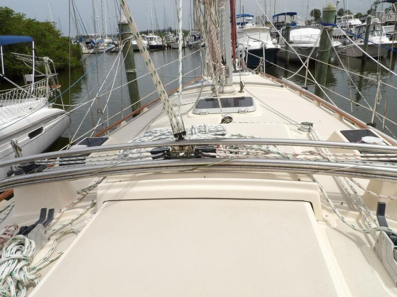 1990 Island Packet 32