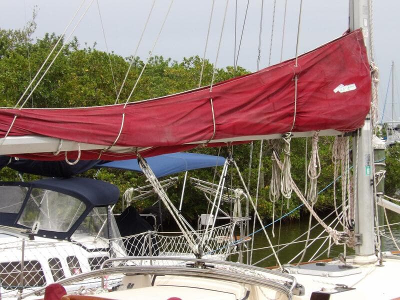 1990 Island Packet 32