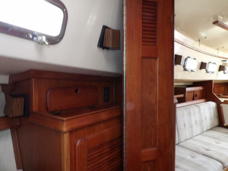 1990 Island Packet 32