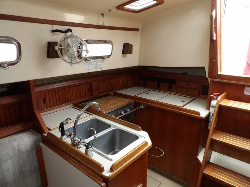 1990 Island Packet 32