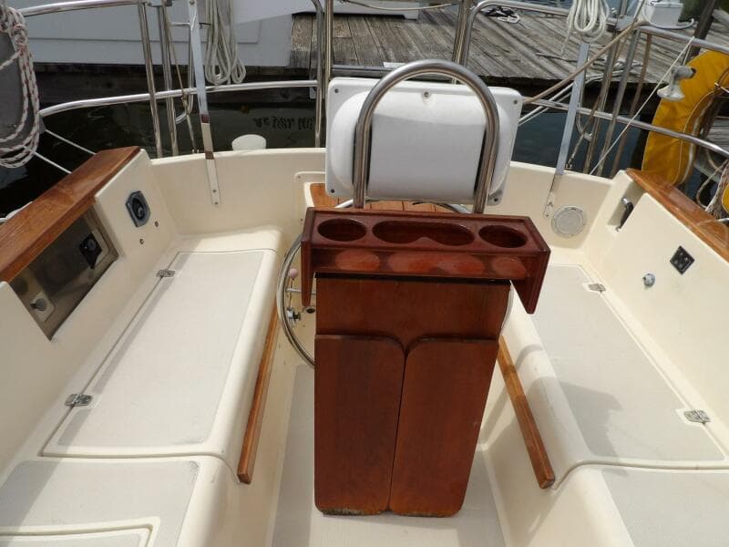 1990 Island Packet 32