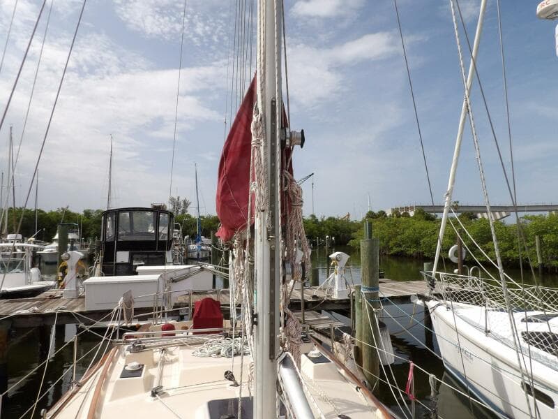 1990 Island Packet 32