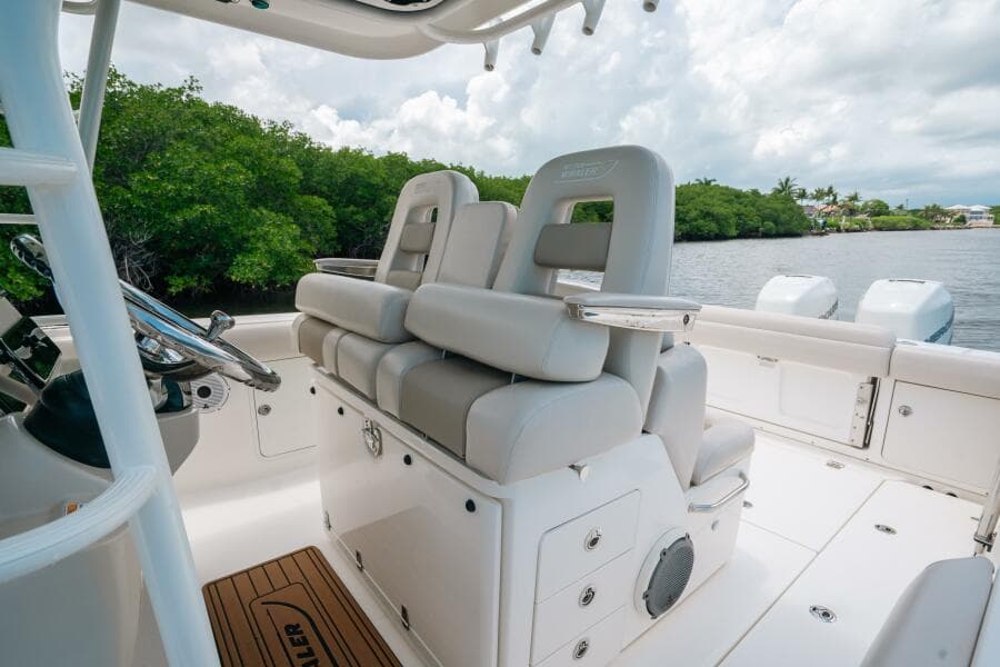 2019 Boston Whaler 330 Outrage
