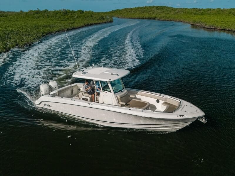 2019 Boston Whaler 330 Outrage