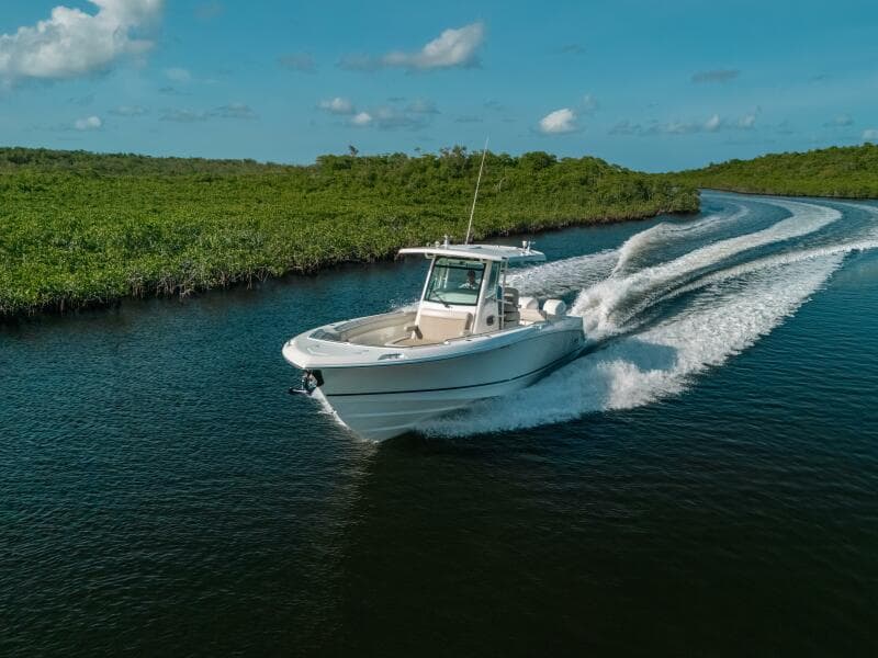 2019 Boston Whaler 330 Outrage