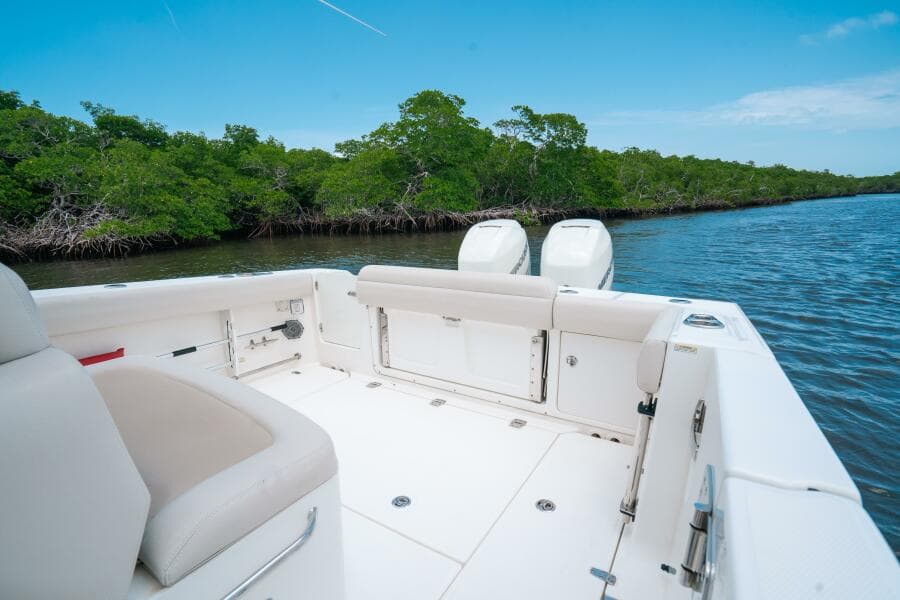 2019 Boston Whaler 330 Outrage