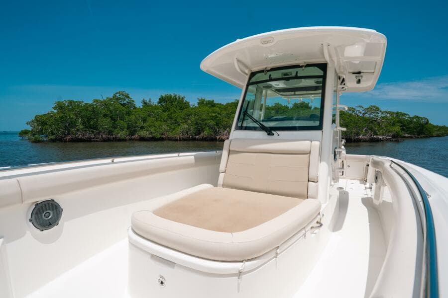 2019 Boston Whaler 330 Outrage