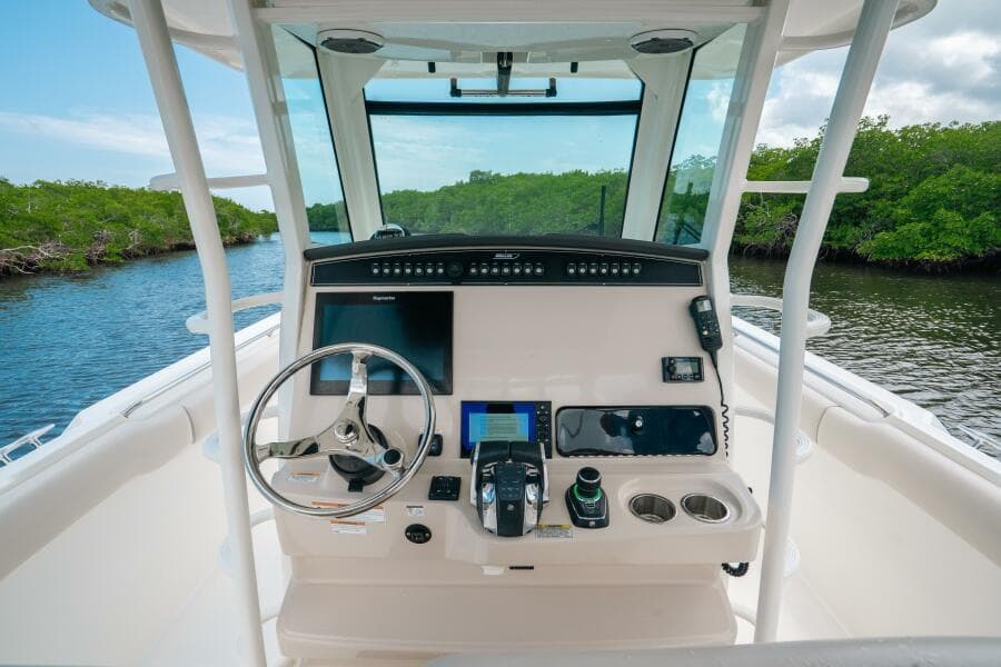 2019 Boston Whaler 330 Outrage