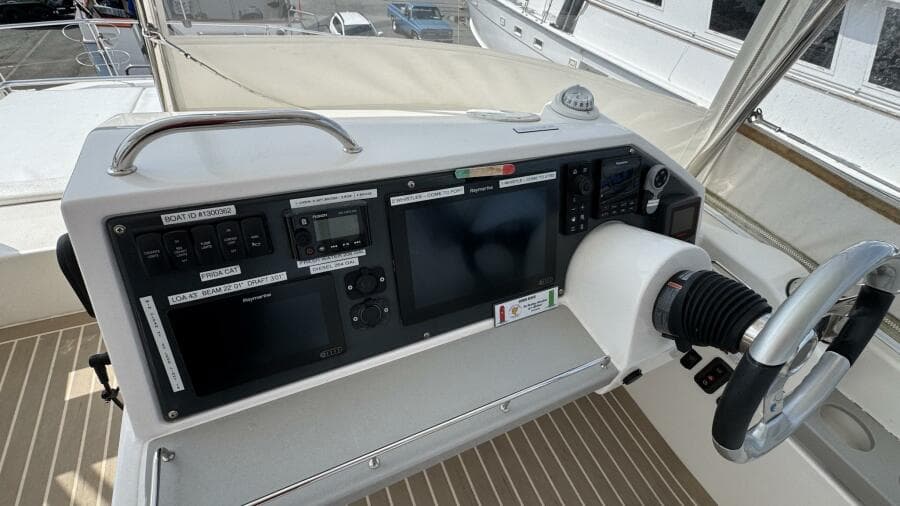 2018 Leopard Power Cat Flybridge Helm