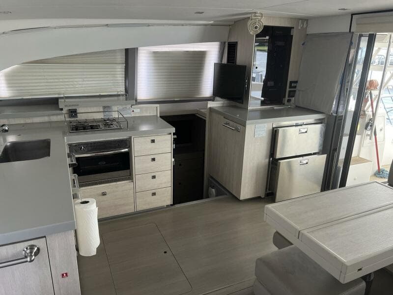 2018 Leopard Power Cat Galley Forward