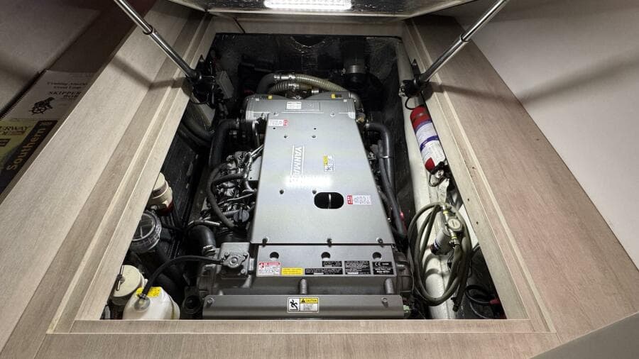 2018 Leopard Power Cat Engine Room