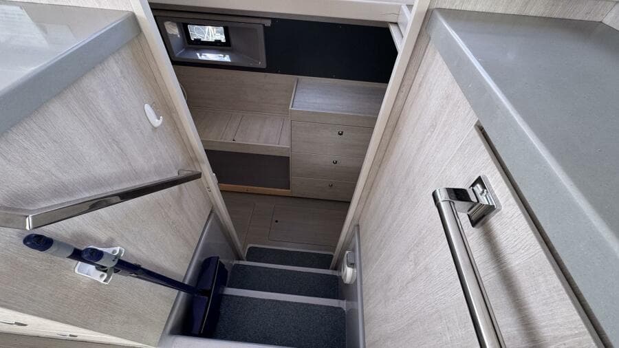 2018 Leopard Power Cat Starboard Side Companionway