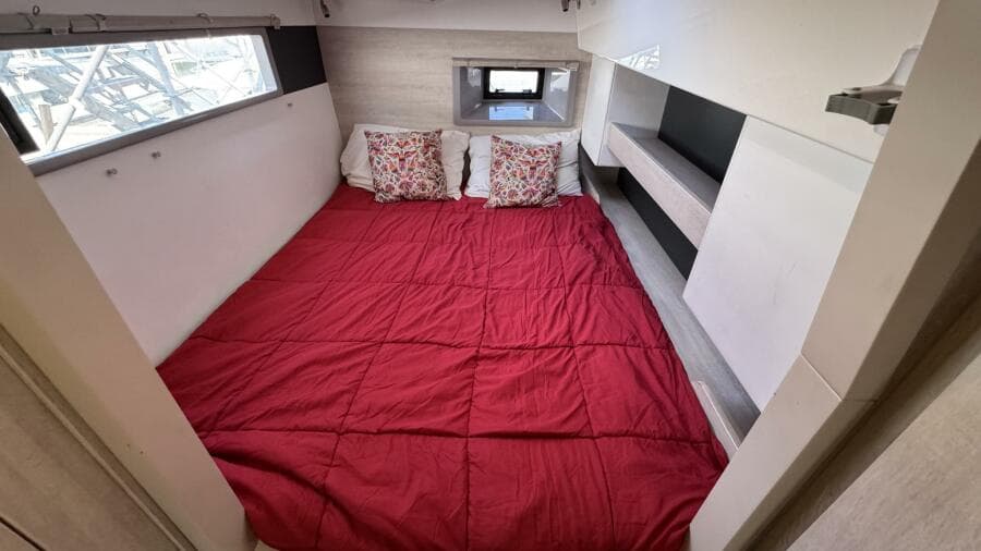 2018 Leopard Power Cat Starboard Side Aft Primary Stateroom