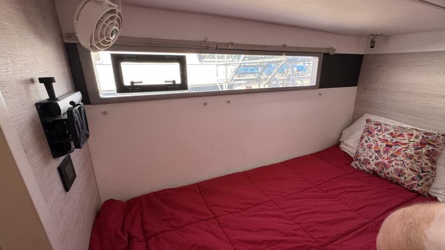 2018 Leopard Power Cat Starboard Side Aft Primary Stateroom