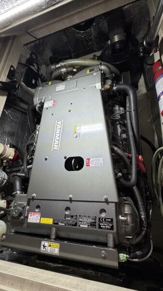 2018 Leopard Power Cat Engine Room