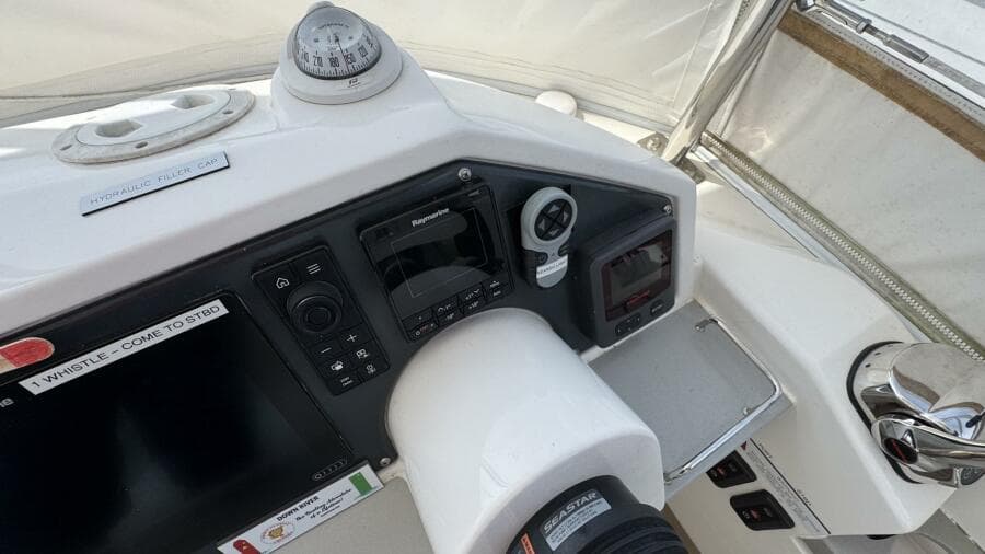 2018 Leopard Power Cat Flybridge Helm Controls