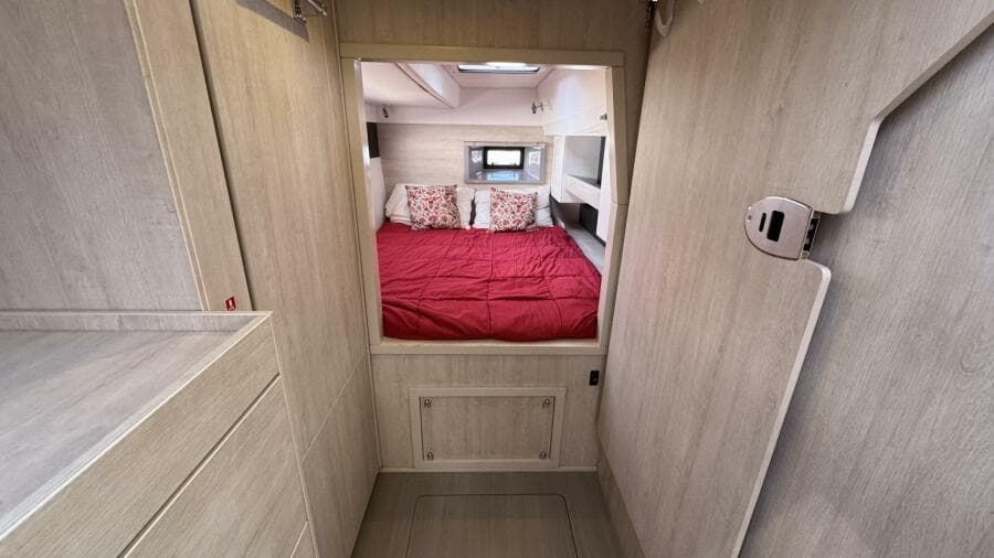 2018 Leopard Power Cat Starboard Side Aft Primary Stateroom