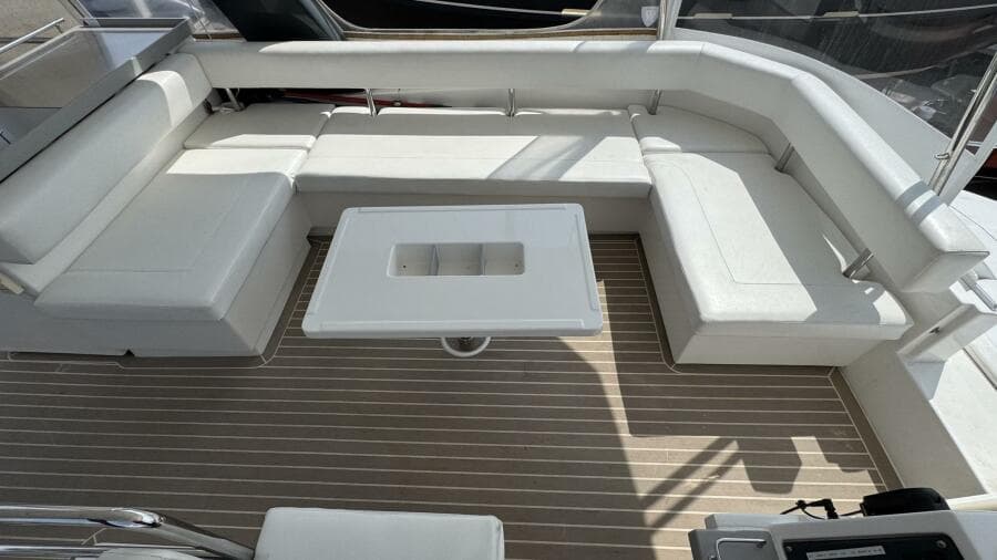 2018 Leopard Power Cat Flybridge Settee