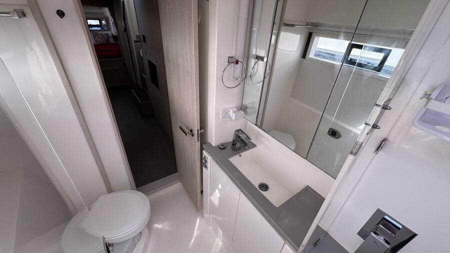 2018 Leopard Power Cat Starboard Side Forward Head