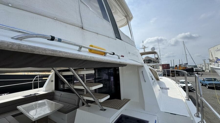 2018 Leopard Power Cat Side Deck with Grab Bars