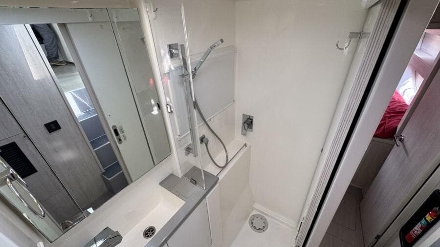 2018 Leopard Power Cat Port Side Head