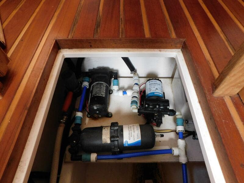 2001 Tiara Yachts 3500 Express