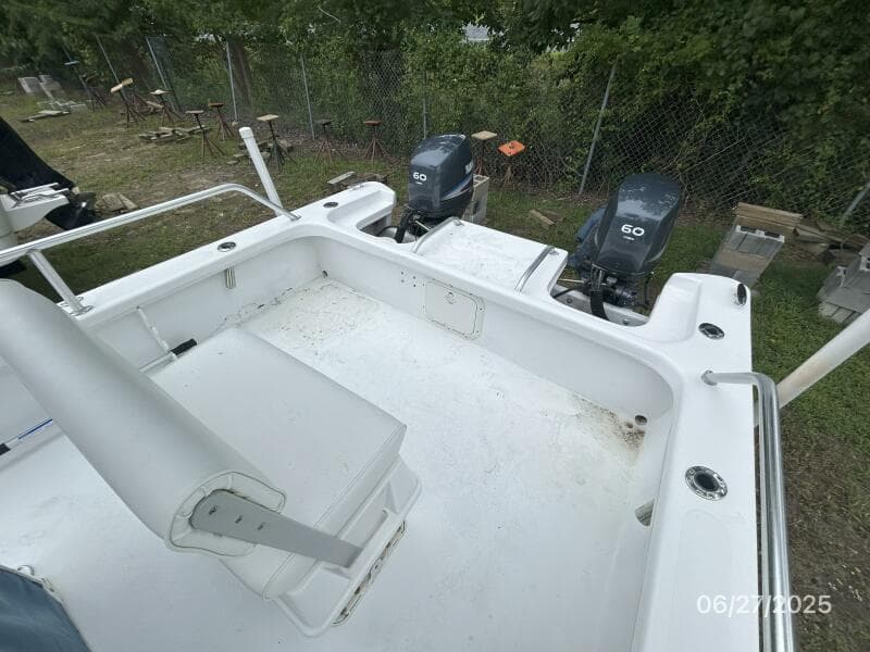22' Twin Vee cockpit aft1