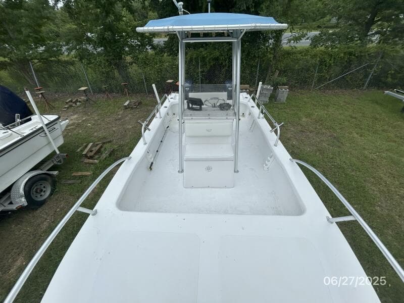 22' Twin Vee foredeck aft