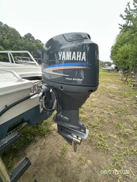 22' Twin Vee starboard outboard1