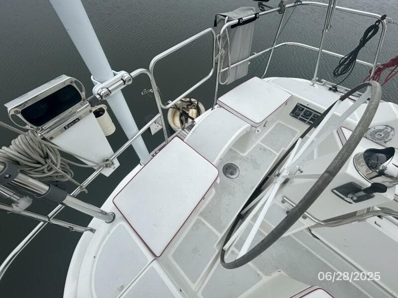 40' Freedom cockpit aft seating