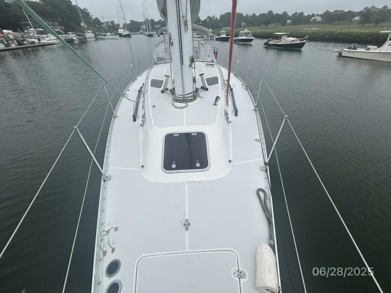 40' Freedom foredeck aft