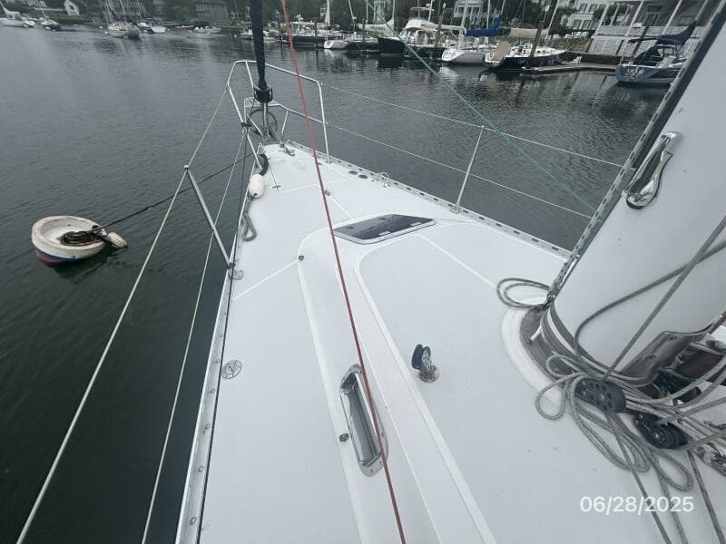 40' Freedom foredeck1