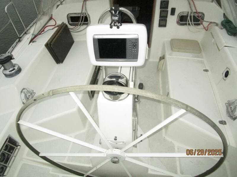 40' Freedom cockpit helm