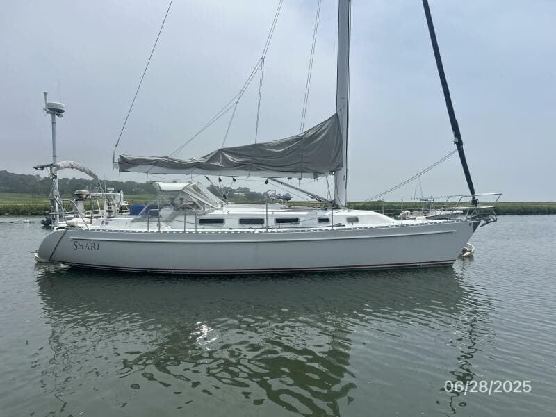 40' Freedom starboard profile