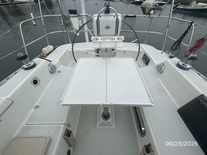 40' Freedom cockpit table