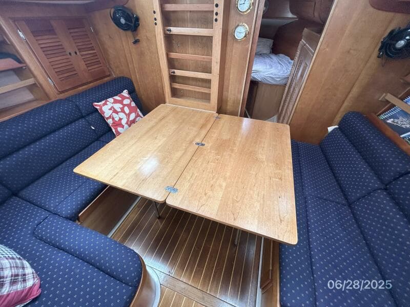 40' Freedom salon table2 