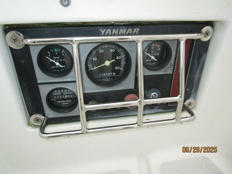 40' Freedom cockpit engine display