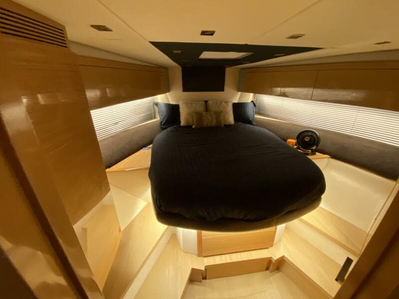 2010 Azimut Atlantis 54