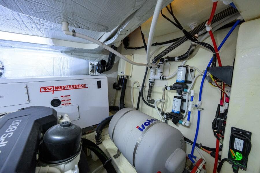 Tiara 49 DEBBIE'S DIAMOND - Engine Room