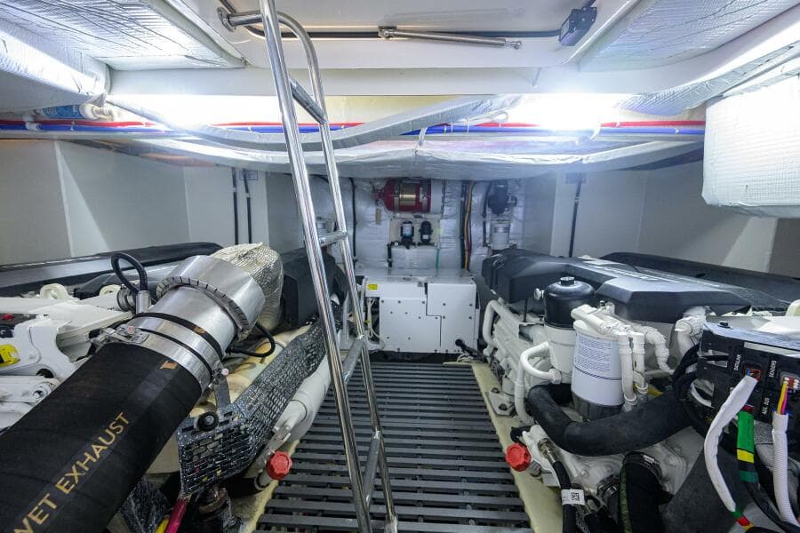 Tiara 49 DEBBIE'S DIAMOND - Engine Room