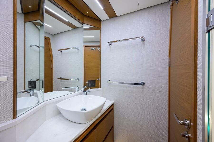 Tiara 49 DEBBIE'S DIAMOND - Master Head