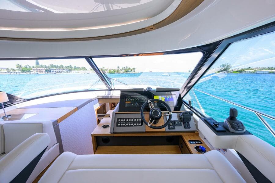 Tiara 49 DEBBIE'S DIAMOND - Helm