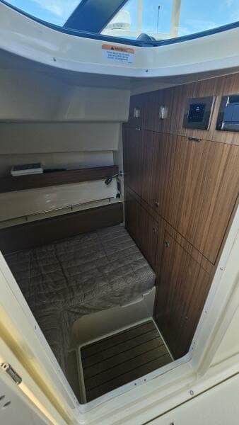 2022 Chris-Craft 35 Calypso - Photo 22